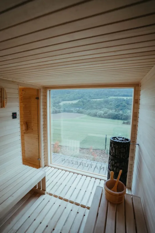 Sauna s výhľadom na prírodu